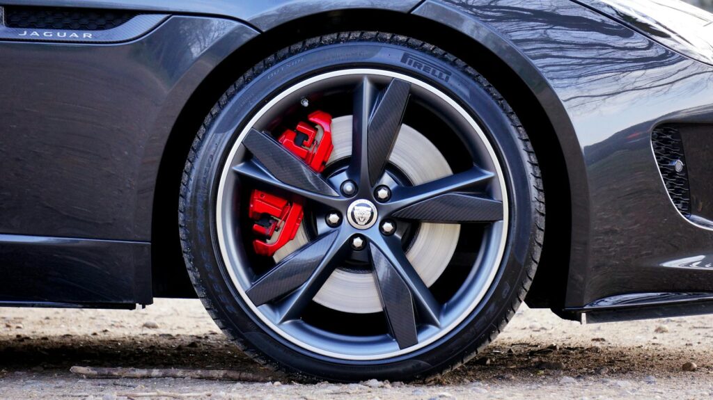 Automotive wheel and hub assembly